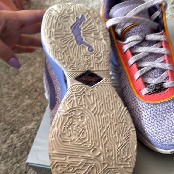 Nike LeBron xx violet frost/metallic gold size 8.5 men’s or 10 women’s - Picture 6 of 6